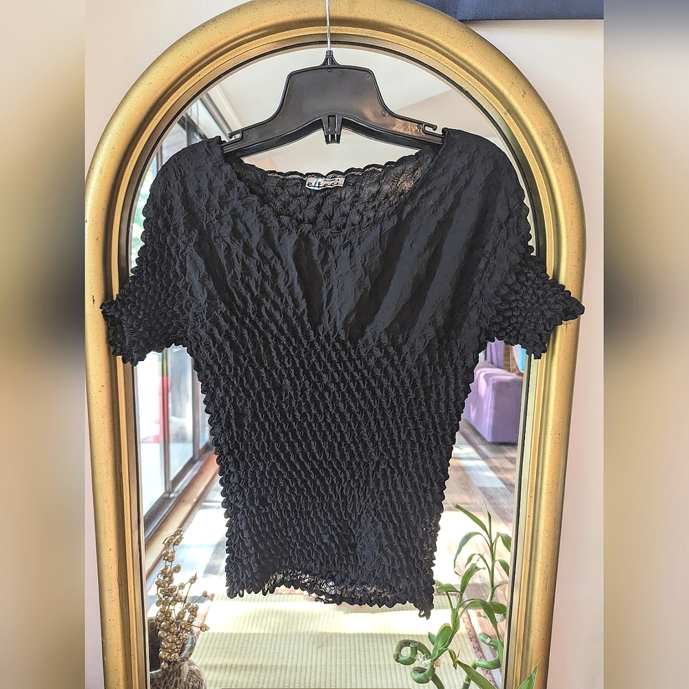 Vintage effeci Asymmetric Black Popcorn shirt